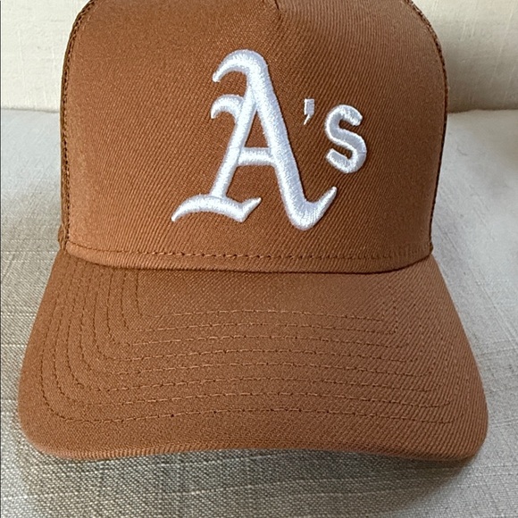 New Era Oakland A’s A-Frame Trucker SnapBack Hat - Picture 5 of 8